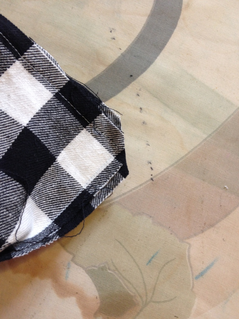 Trim the corners so they are nice and crisp when you turn it out! Be careful not to cut the seam, though. 